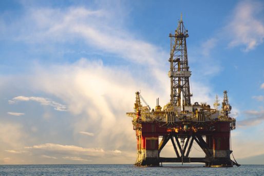 piattaforma estrazione petrolio in mare