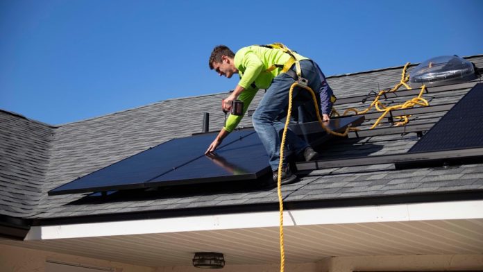 Immagine in evidenza – Energia solare nello spazio: Il fotovoltaico spaziale oltre i confini terrestri Energia solare nello spazio: Il fotovoltaico spaziale oltre i confini terrestri – Energia solare nello spazio: Il fotovoltaico spaziale oltre i confini terrestri