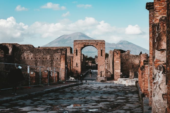Immagine in evidenza – Cosa vedere a Napoli Cosa vedere a Napoli – Cosa vedere a Napoli