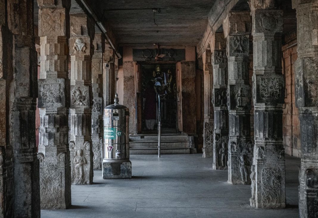 Lepakshi Temple – Il tempio dei giganti con la colonna sospesa in aria