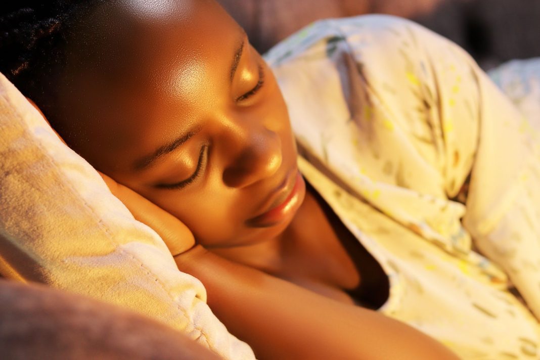 Come funziona il sonno: cosa succede al corpo di notte