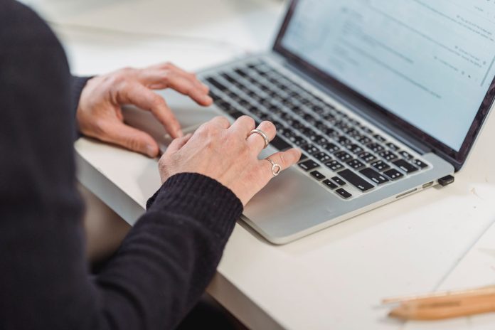 Come scrivere un CV con l'AI nel 2026: guida pratica con prompt e strumenti – Come scrivere un CV con l'AI nel 2026: guida pratica con prompt e strumenti