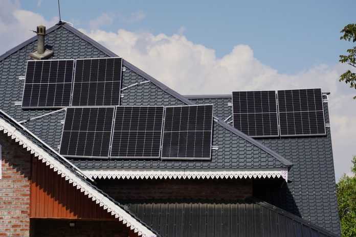 Pannelli fotovoltaici su tetto casa assicurazione fotovoltaico grandine - pannelli su tetto