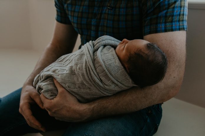 Immagine in evidenza – Congedo di paternità obbligatorio 2026: giorni, indennità e la novità NASpI congedo di paternità – Congedo di paternità obbligatorio 2026: giorni, indennità e la novità NASpI
