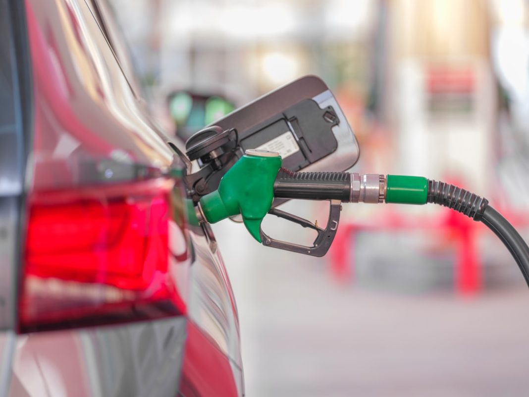 gas station fuel pump diesel – Taglio accise carburanti 2026