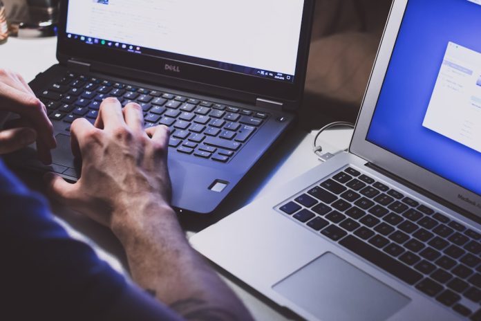 eredità digitale – Eredità digitale: cosa succede a social, email e account online dopo la morte