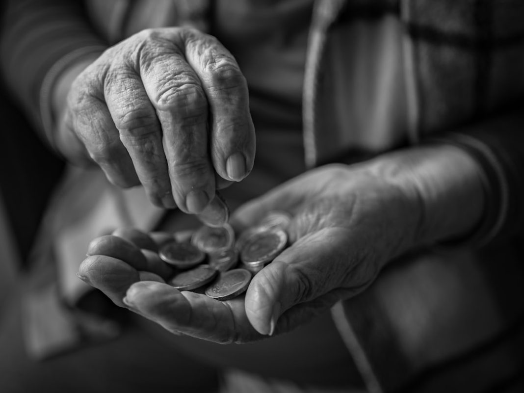 Pensioni minime 2027 a 800-850 euro: la proposta e chi ne beneficerebbe