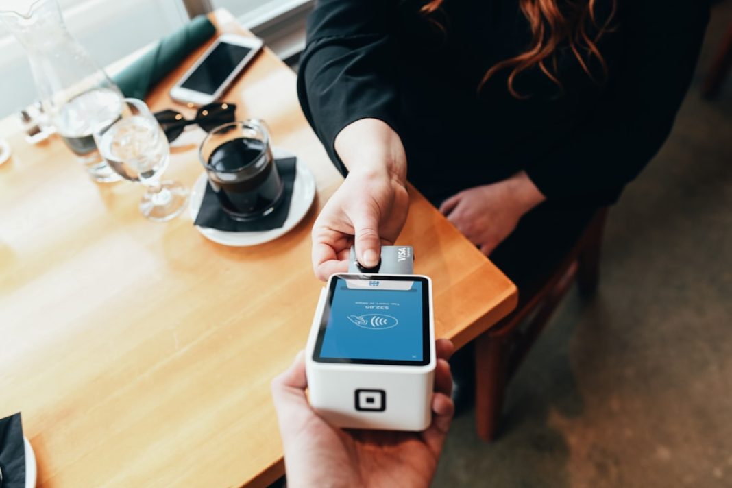 Obbligo POS esteso ad app e wallet: cosa deve accettare il negozio