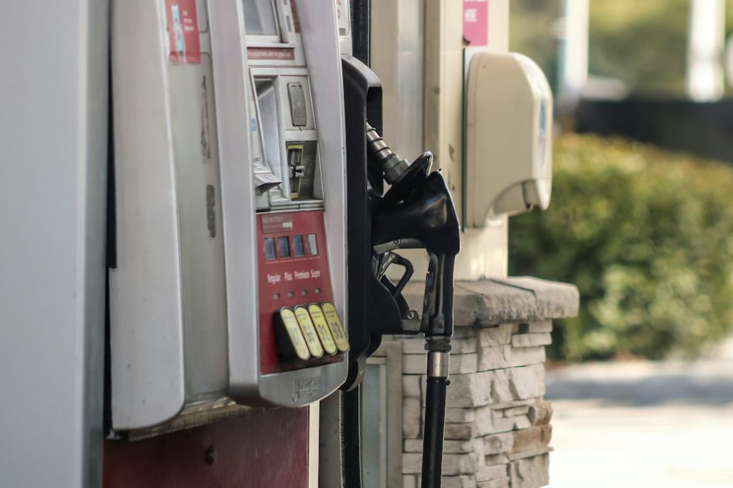 distributore benzina – Tetto ai prezzi dei carburanti