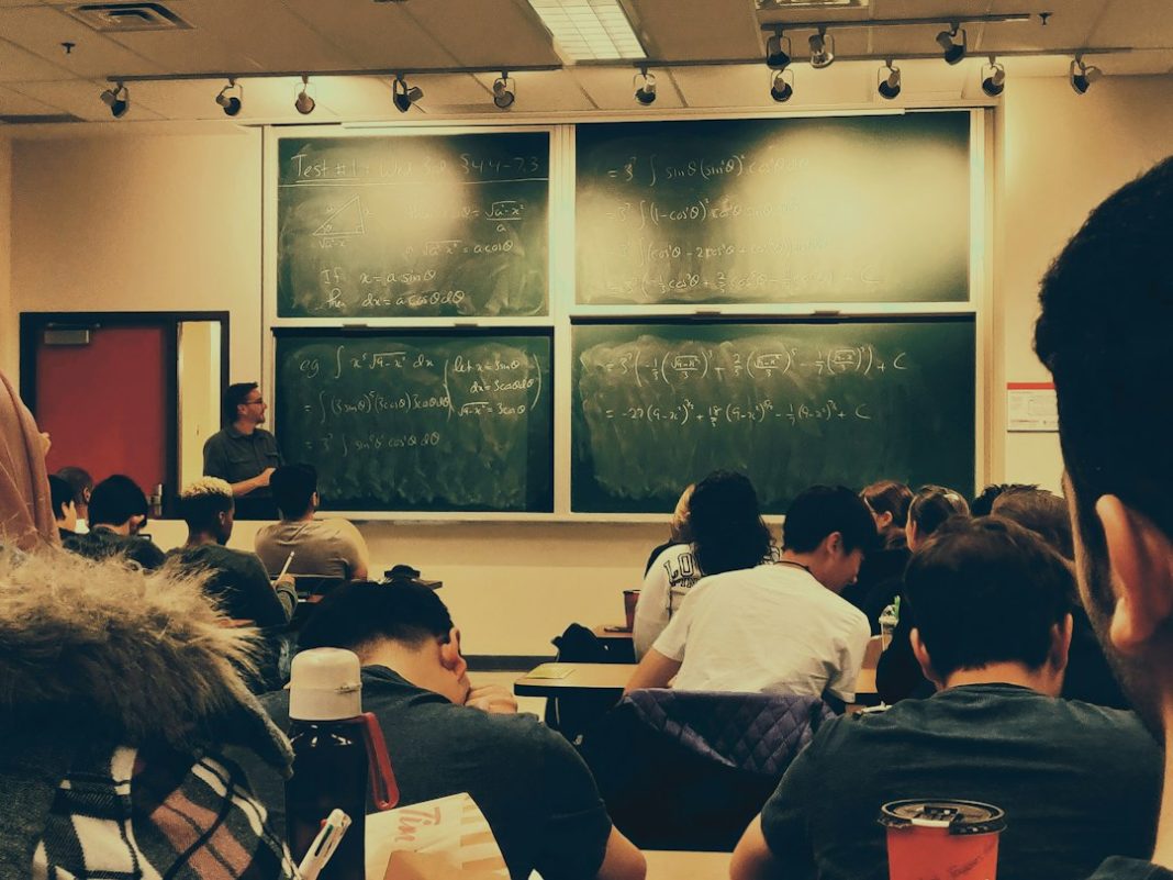 pensioni scuola 2027 – Pensioni scuola 2027: domanda di cessazione, requisiti e istanze