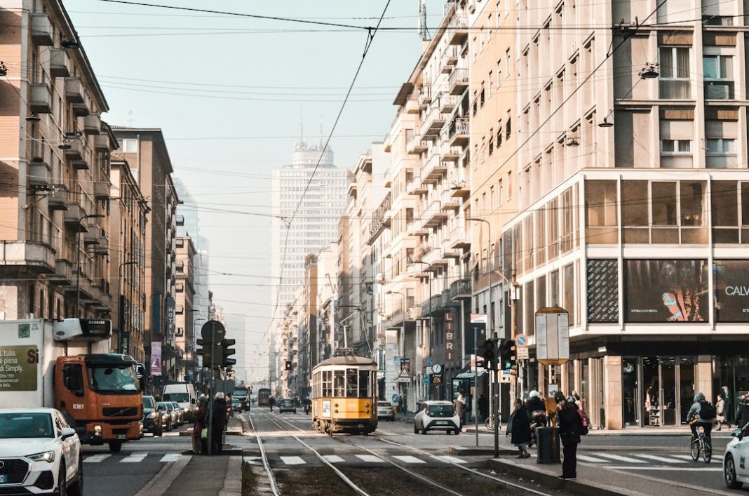 Area B e Area C Milano: le regole da ottobre 2026, chi può entrare e quanto costa la multa