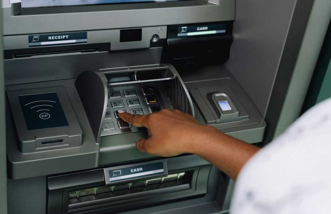 Postepay Evolution, costi 2026: canone da 12 a 19 euro secondo quando l’hai presa